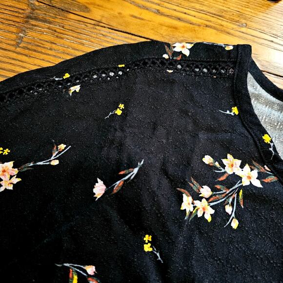 Buffalo David Bitton Womens L Tie Front Top Blouse Black Floral Cap Sleeve - Picture 7 of 9